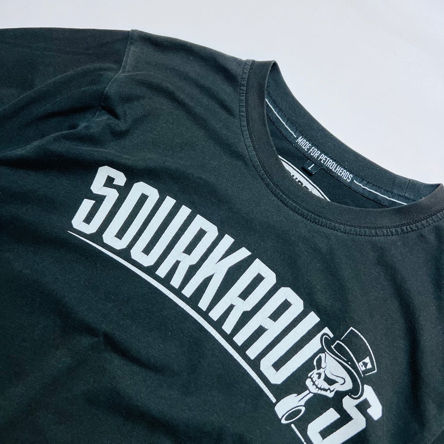 Sourkrauts Racing Skull Retro T-Shirt schwarz M / L - Cats on Stacks VNTG