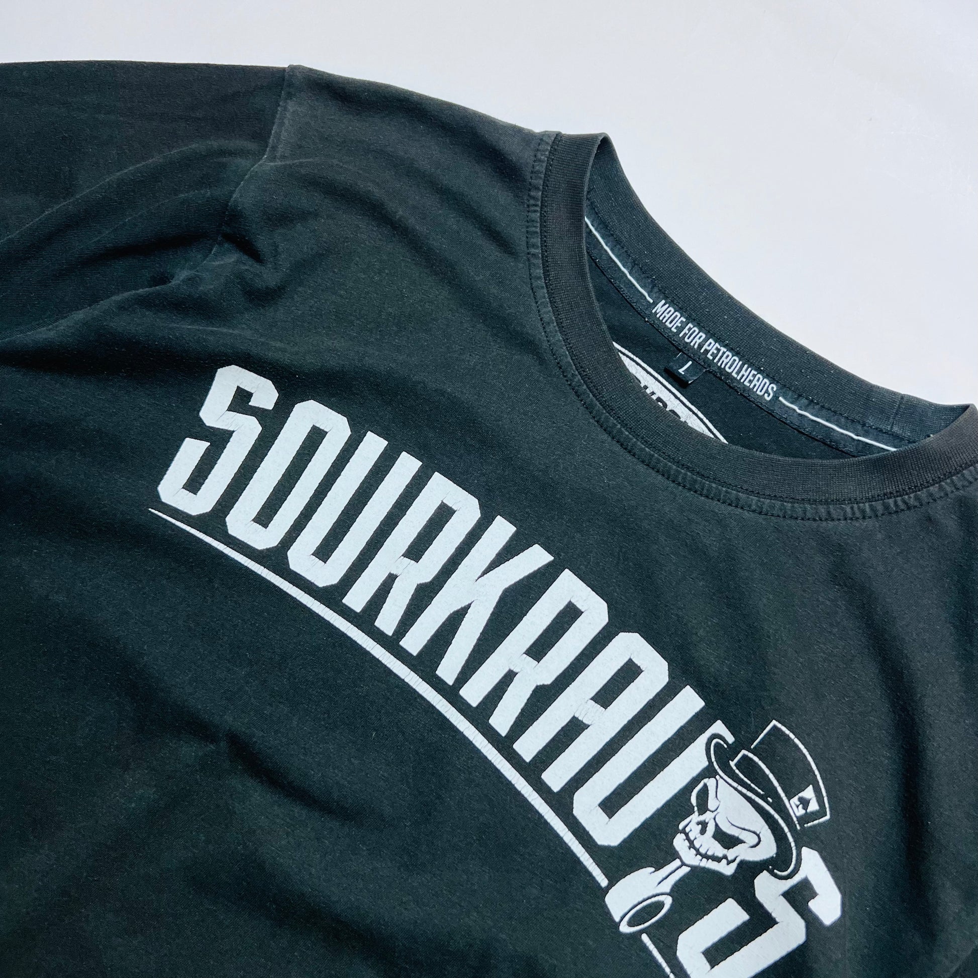 Sourkrauts Racing Skull Retro T-Shirt schwarz M / L - Cats on Stacks VNTG