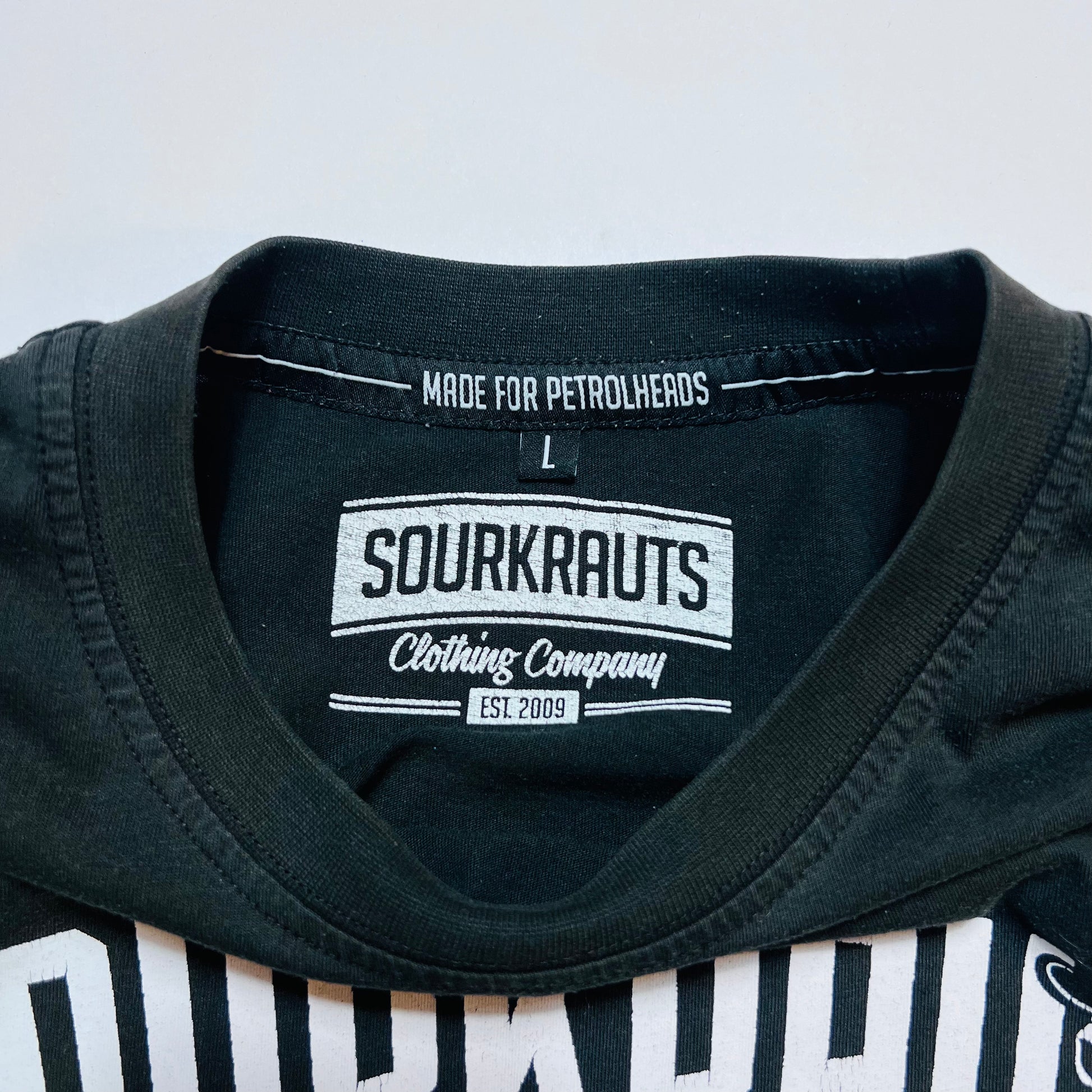 Sourkrauts Racing Skull Retro T-Shirt schwarz M / L - Cats on Stacks VNTG