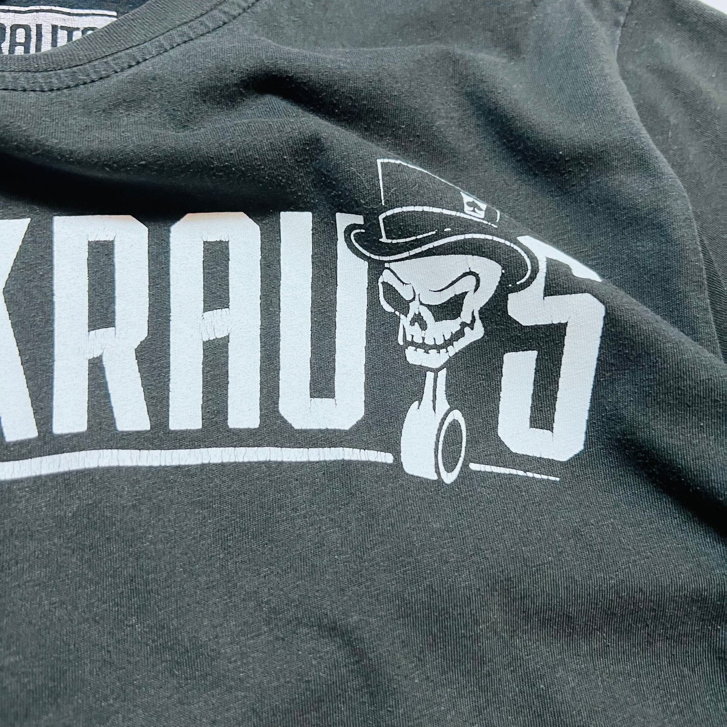 Sourkrauts Racing Skull Retro T-Shirt schwarz M / L - Cats on Stacks VNTG