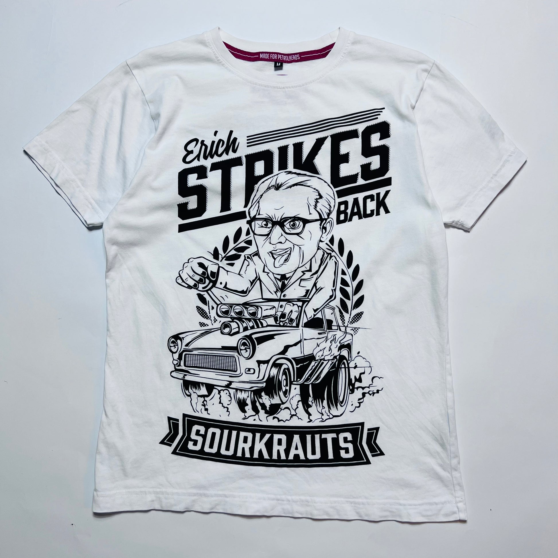 Sourkrauts "Erich strikes back" Racing Retro T-Shirt weiß S / M - Cats on Stacks VNTG
