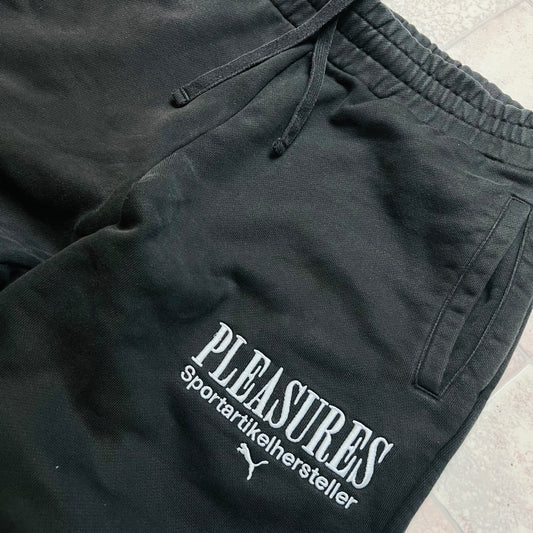 Puma x Pleasures Lifestyle Jogginghose Baggy Fit schwarz L - Cats on Stacks VNTG