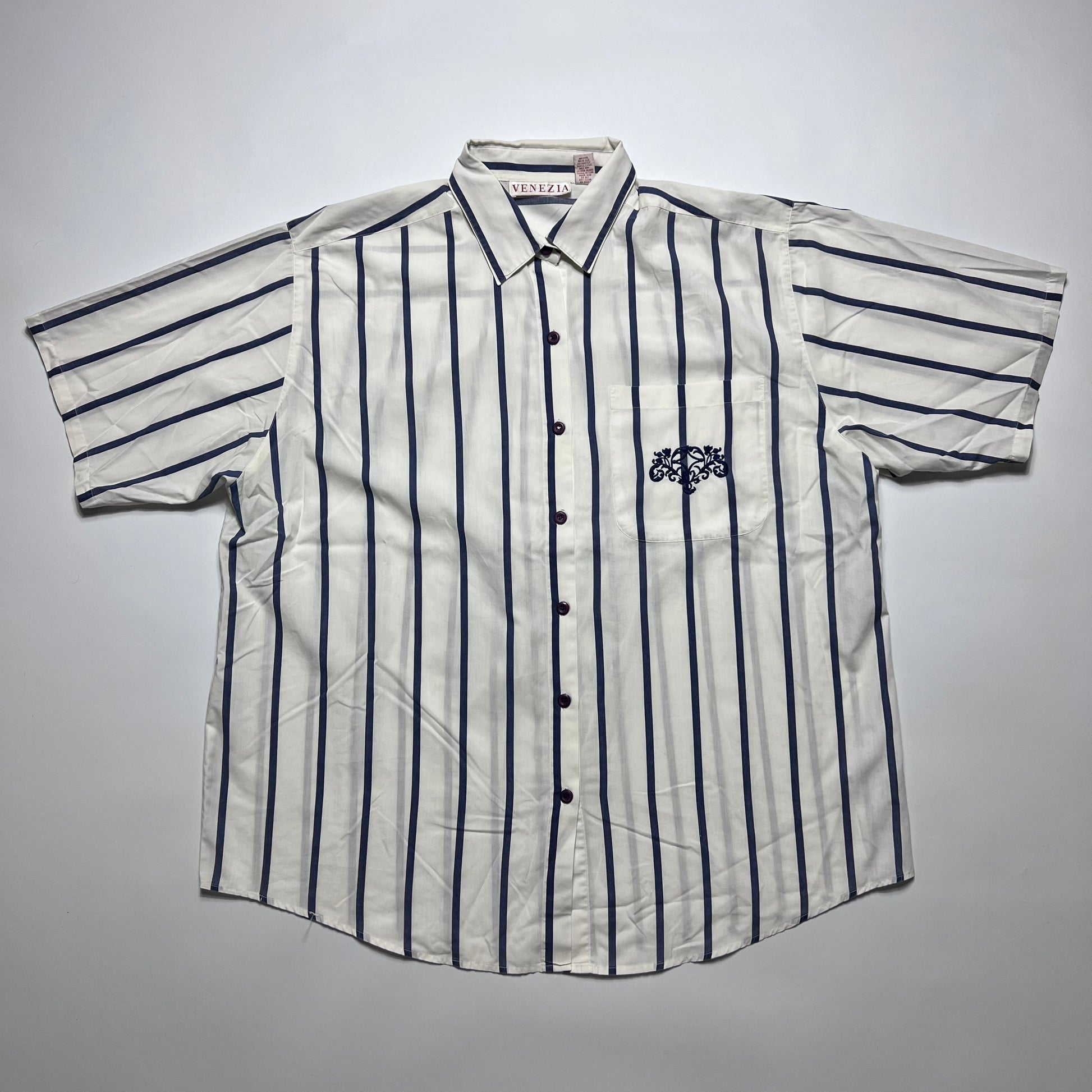 Vintage Venezia Stripe White Navy Hemd XL - Cats on Stacks VNTG