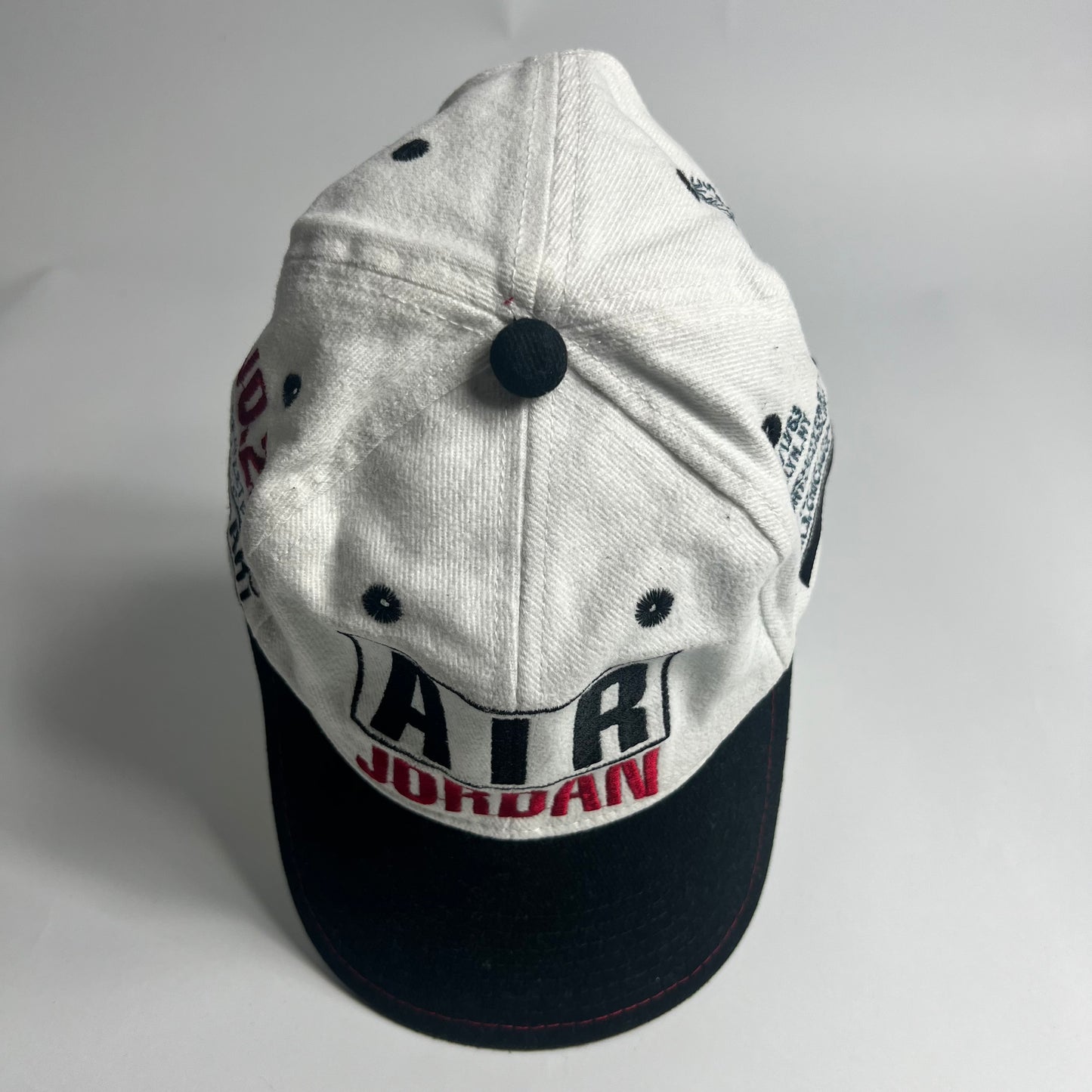 Vintage Nike x Michael Jordan Legendary Snapback Cap - Cats on Stacks VNTG