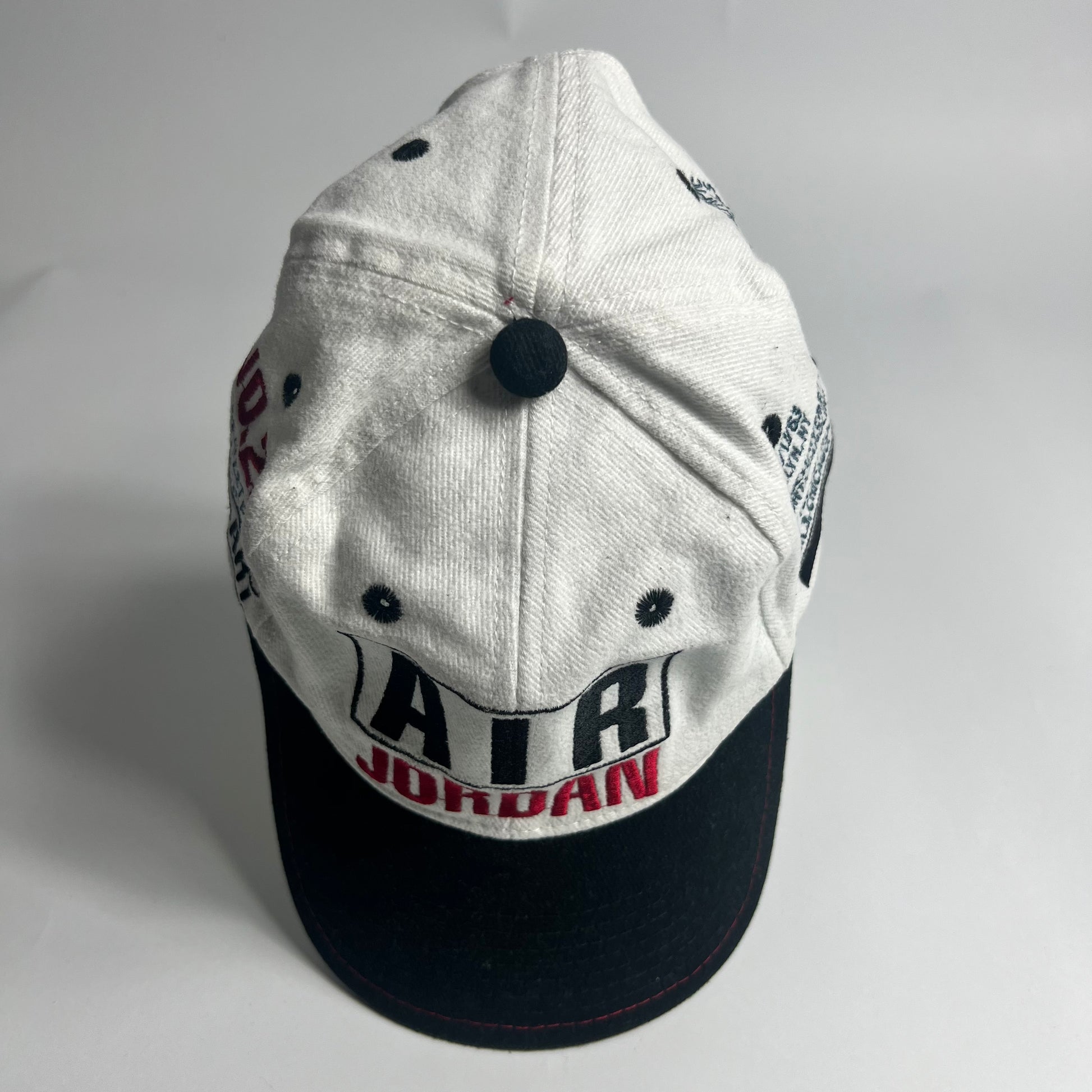 Vintage Nike x Michael Jordan Legendary Snapback Cap - Cats on Stacks VNTG