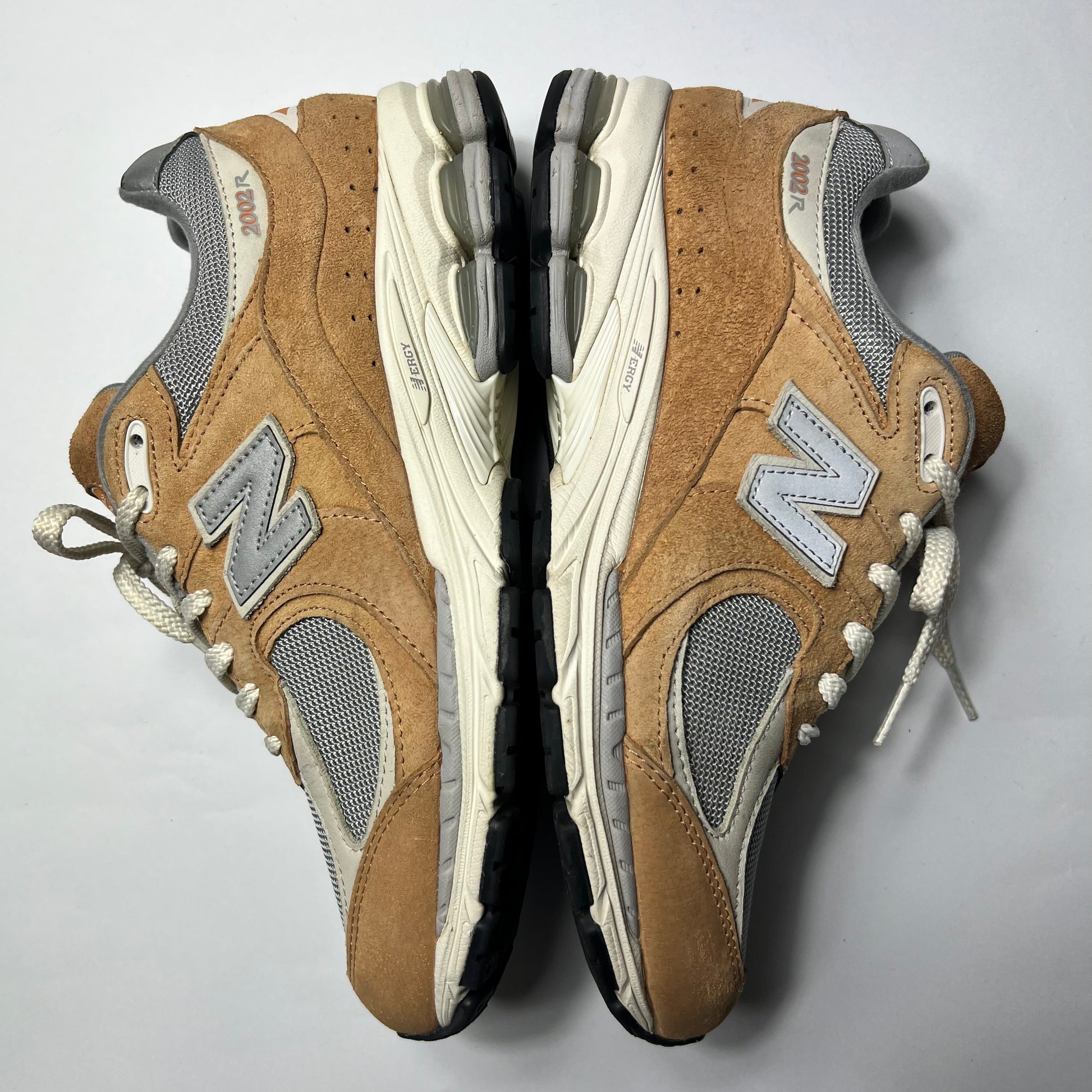 New Balance 2002R Sweet Caramel 42,5 / M2002RHM - Cats on Stacks VNTG