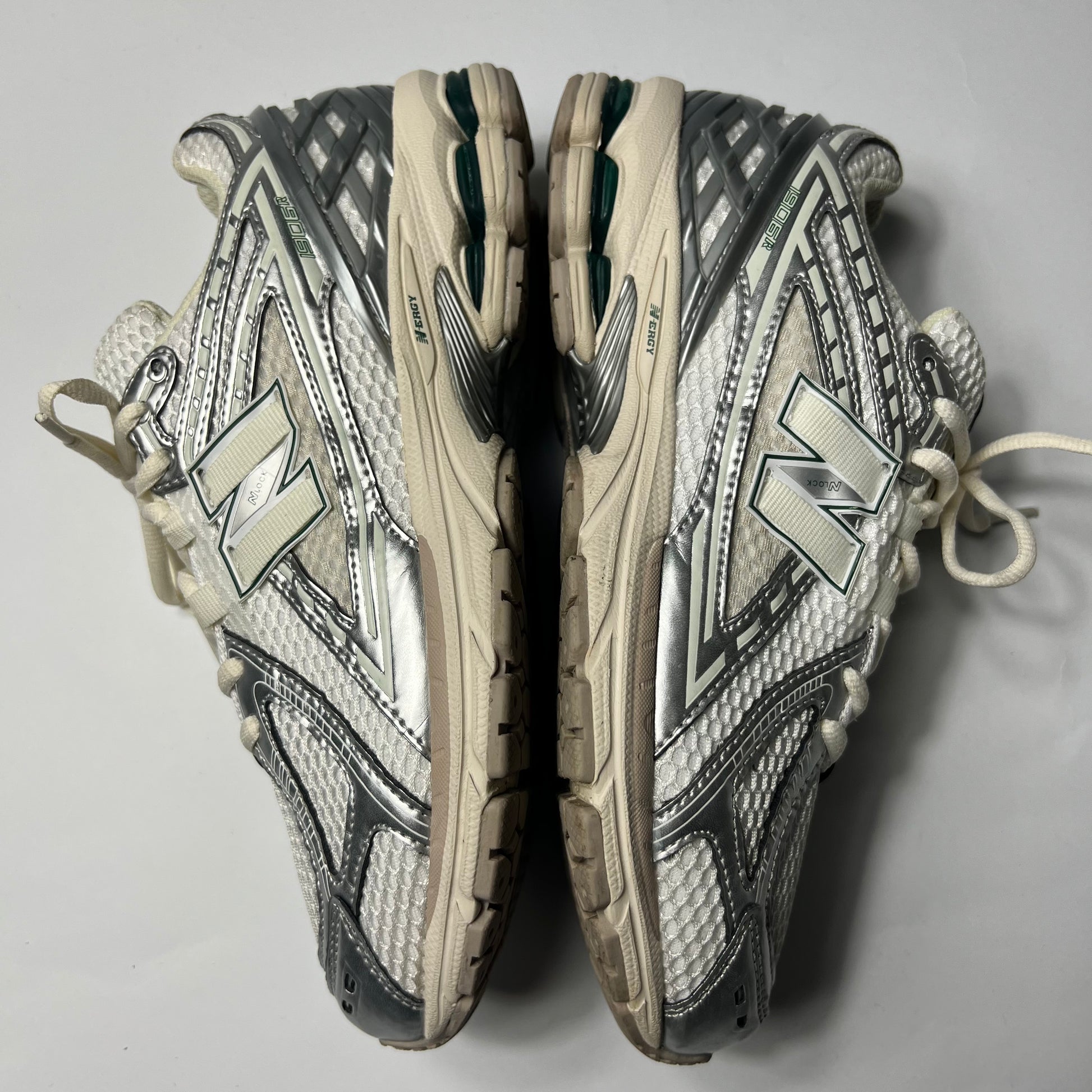 New Balance 1906 Silver Metallic Green 42 / M1906REE - Cats on Stacks VNTG