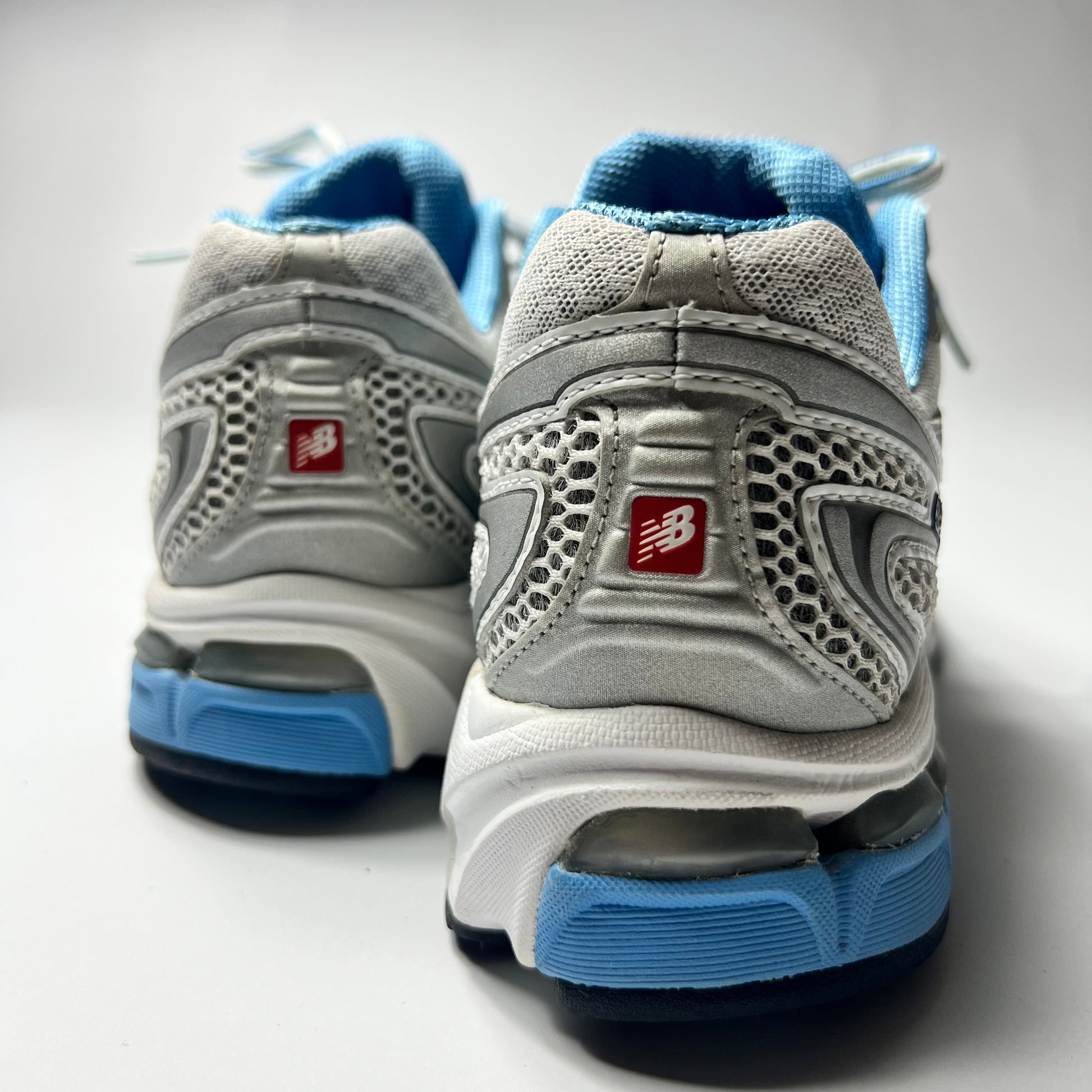 Y2K New Balance 860 Baby Blue 42 / WR860BS Vintage Style - Cats on Stacks VNTG