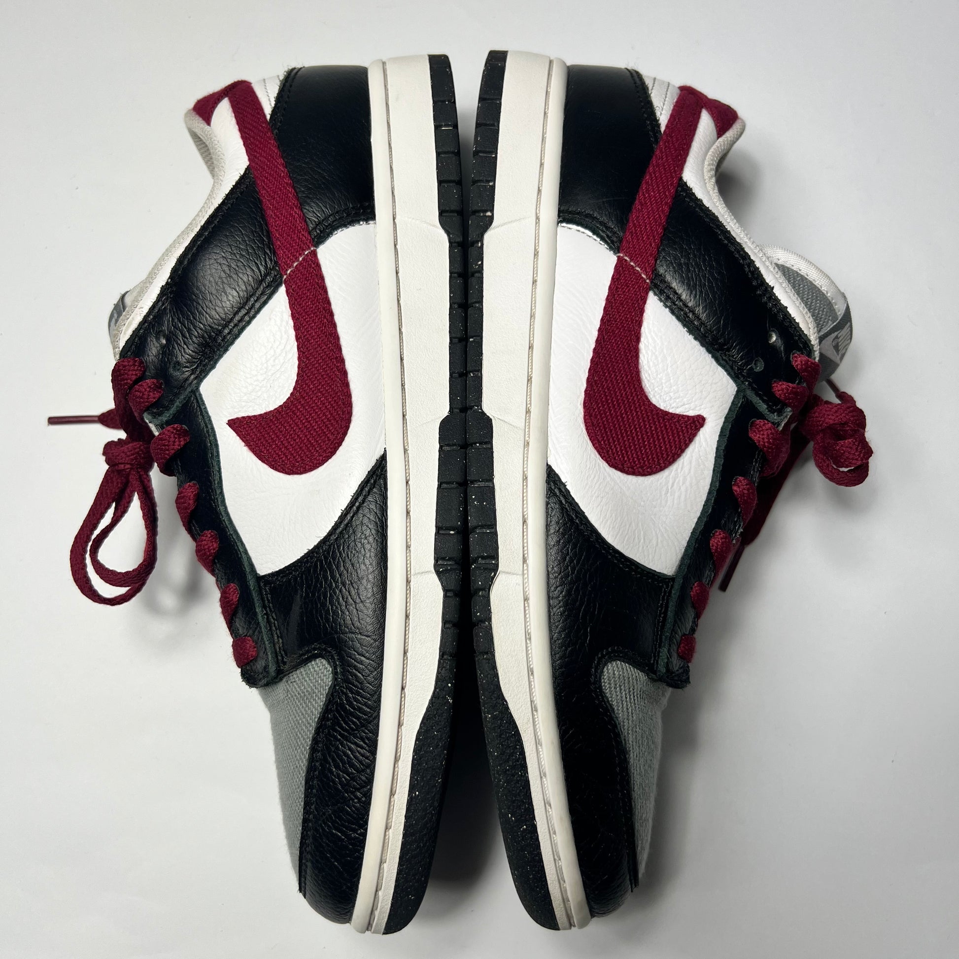 Nike Dunk Low ID Wine Red 44 / D07413-991 - Cats on Stacks VNTG
