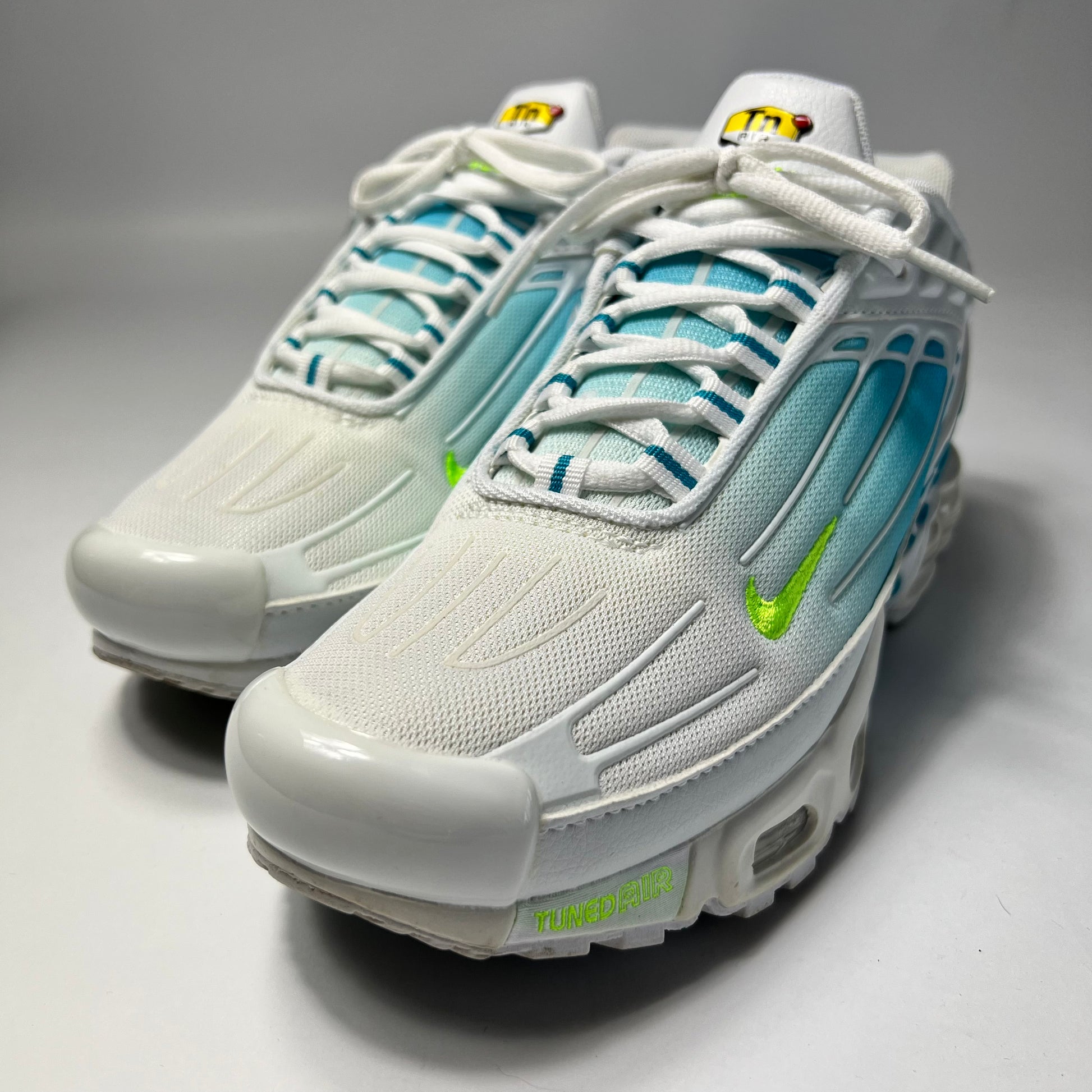 Nike Air Max Plus 3 Weiß Aquamarin 42,5 / DM2835-100 - Cats on Stacks VNTG