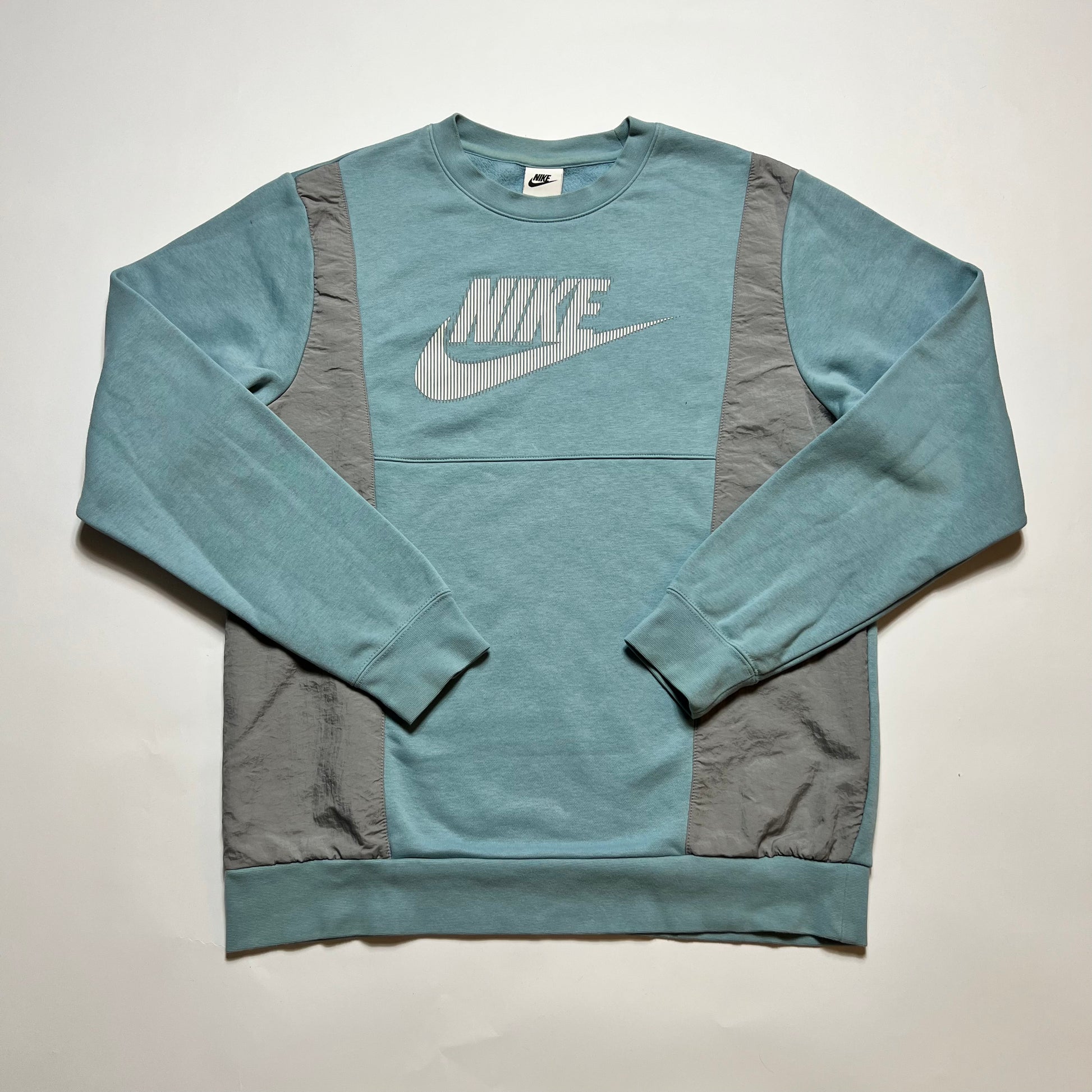 Nike Air Light Blue Track Crewneck M - Cats on Stacks VNTG