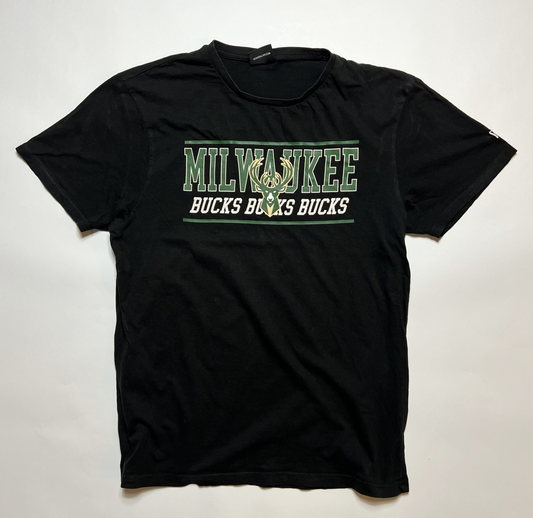 New Era x Milwaukee Bucks T-Shirt M - Cats on Stacks VNTG